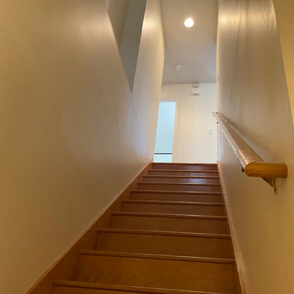 Stairway with built in shelf. - 10 Hillsboro Dr