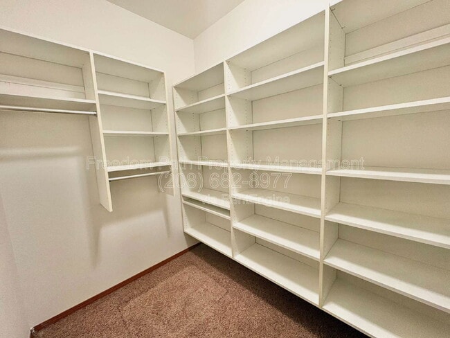 Building Photo - 2648 Iago St