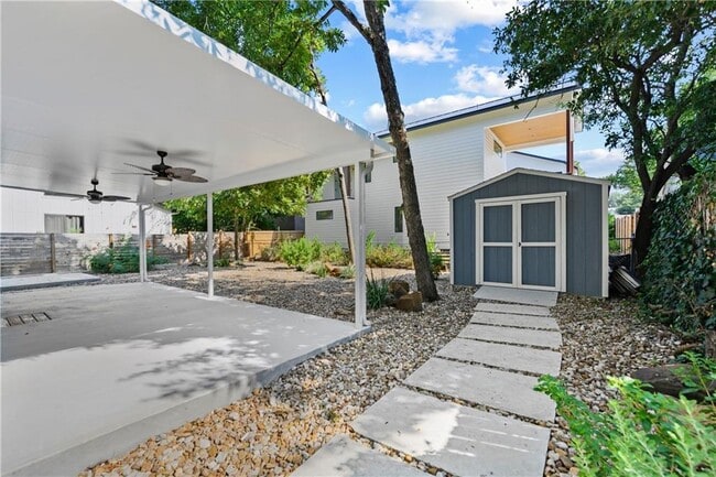 Building Photo - 1700 Cullen Ave