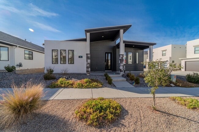Primary Photo - Beautiful 3 bed 2 bath + Den Home in Desert Color! Corner Lot!!