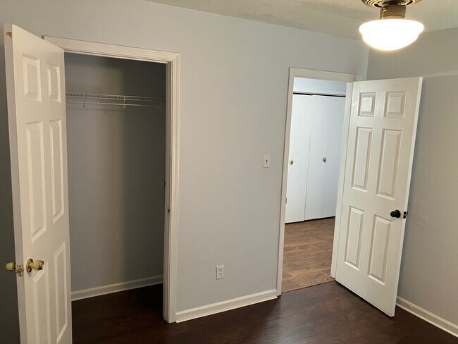 Building Photo - 7054 Foxhall Dr