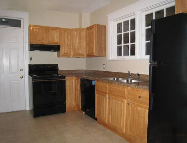 Building Photo - 3 BR Home with Natural Light, Covered Porches & Bonus Sunroom