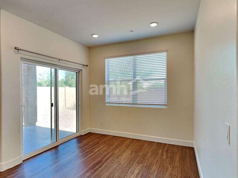 Building Photo - 5913 W Columbine Dr