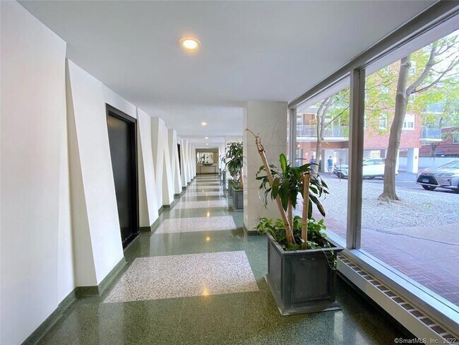 Building Photo - 444 Bedford St