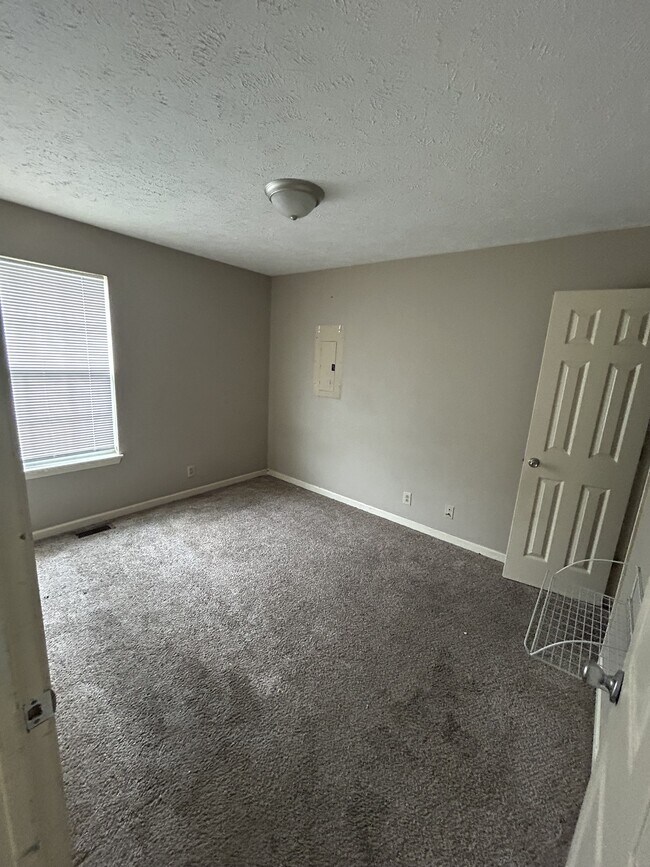 Building Photo - 2034 Carneal Ln