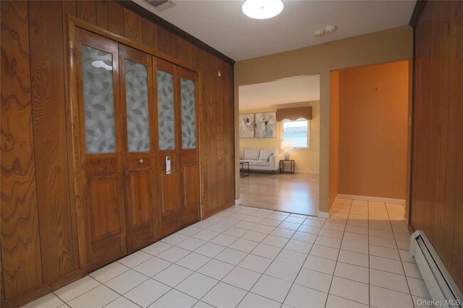 Building Photo - 18 Strathmore Village Dr