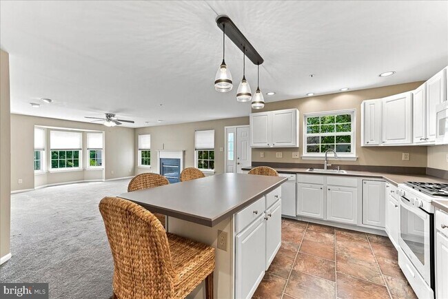 Building Photo - 347 Huntington Ct