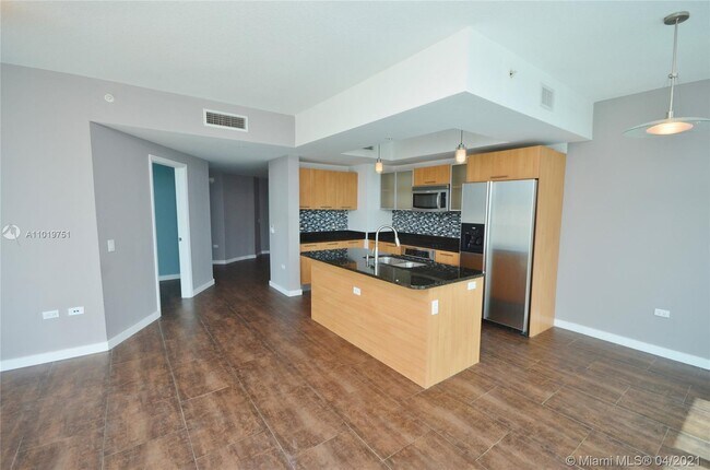 Building Photo - 480 NE 30th St