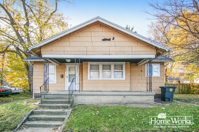 Primary Photo - 3610 Vine St