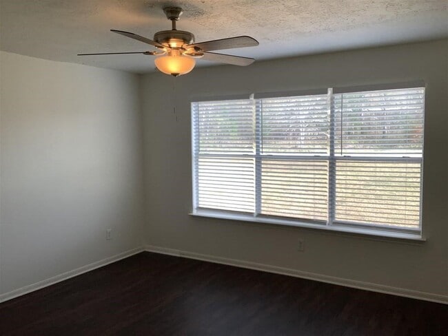 Building Photo - 13318 Hilltop Cir