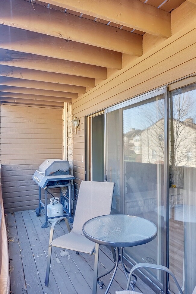 Building Photo - 1,640.95 - HALF OFF First Month's Rent - 2 Bedrooms, 2 Bathrooms, Apartment in Colorado Springs w...