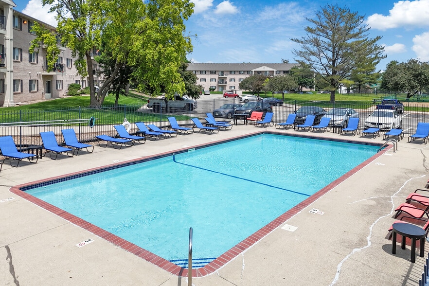 Swimming Pool - Cambridge Court