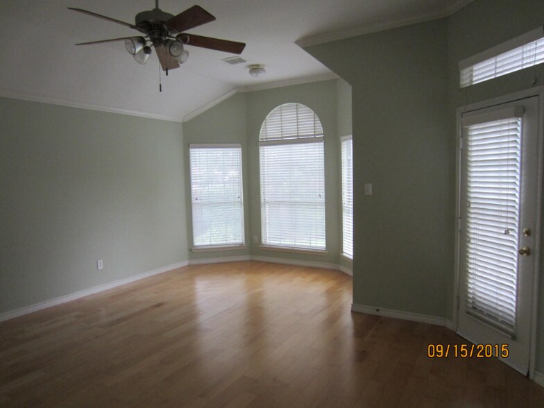 Building Photo - 7016 Randall Way