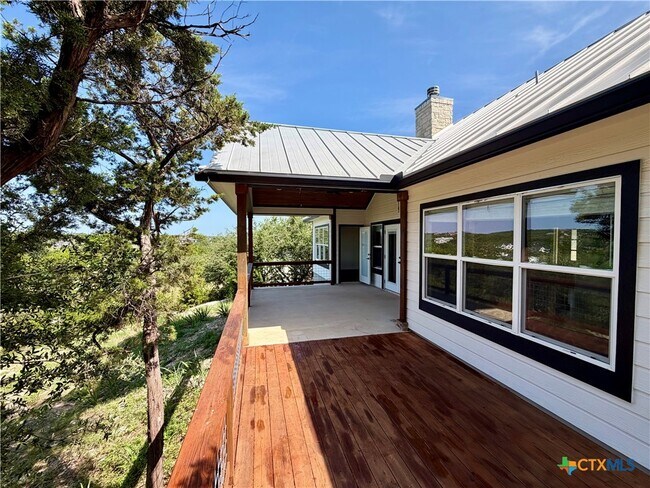 Building Photo - 427 Primrose Path