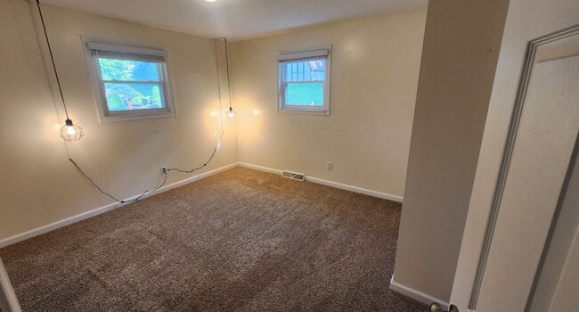 Building Photo - Washington - 3 Bedroom 1 Bathroom - Update...