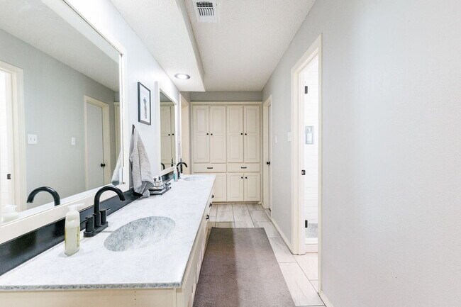 Building Photo - Discover Your Oasis: Spacious 3-Bed Lubboc...