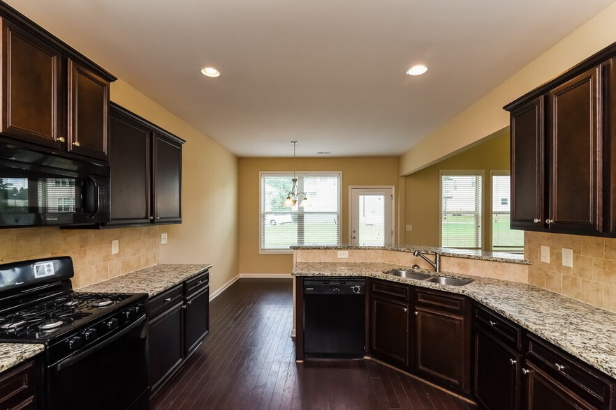 Building Photo - 192 Moorland Way NE