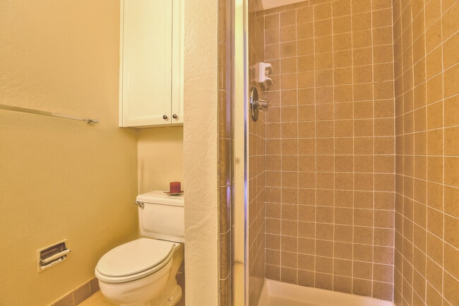 Building Photo - Spacious Two Bedroom Condo in Potrero Hill...