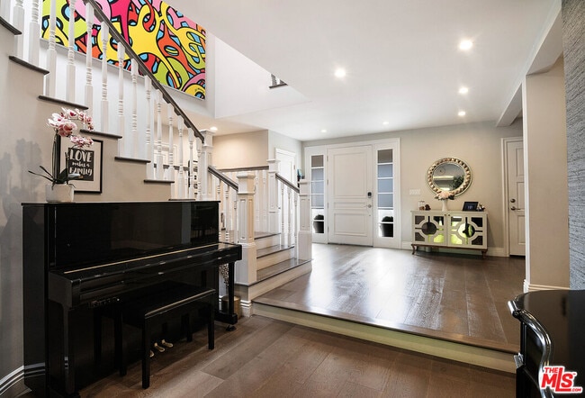 Building Photo - 9145 Sawyer St