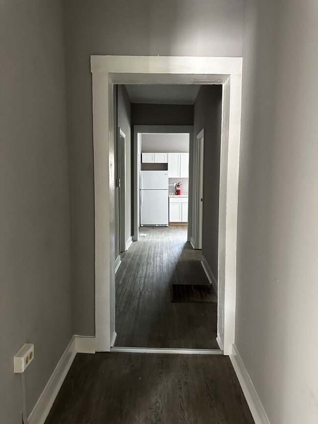 Building Photo - 213 E Main St