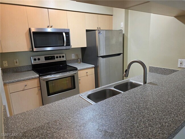 Building Photo - 1210 Reserve Way