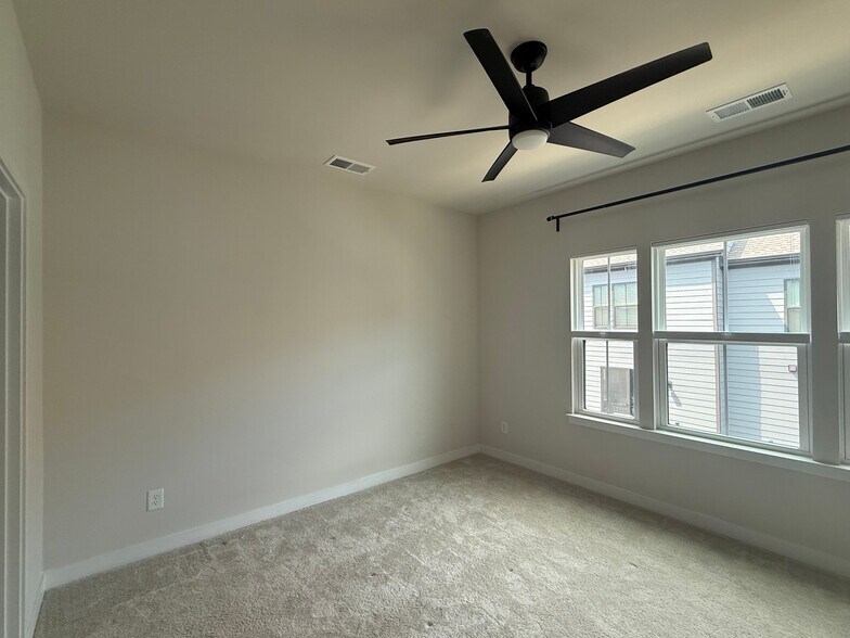 Building Photo - Room in Townhome on Tristram Ln