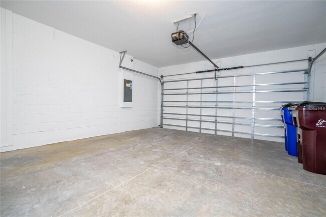 Building Photo - Elegant & Comfortable Home with Granite Kitchen in Prime St. Cloud Location