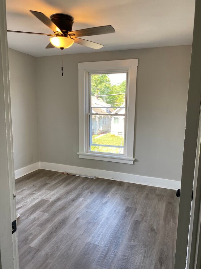 Building Photo - Newly renovated home immediately available
