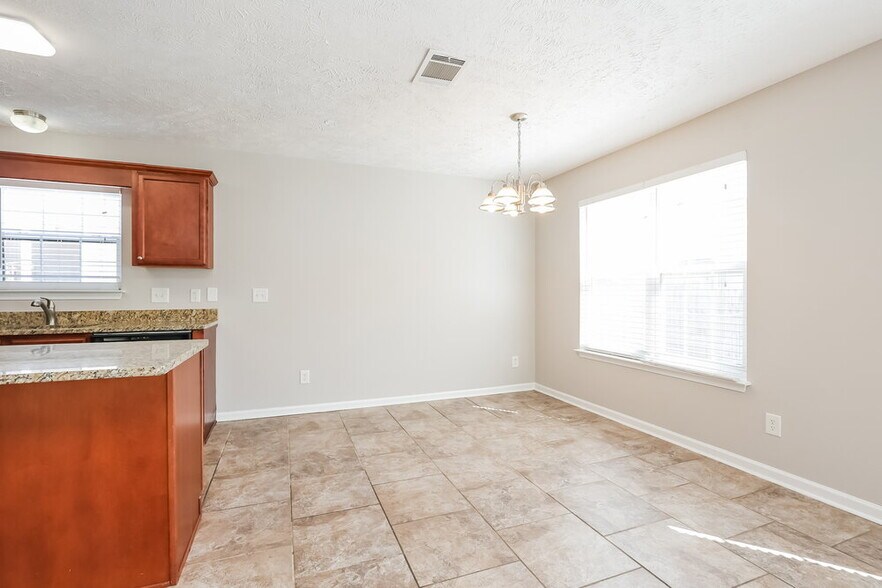 Building Photo - 300 Sarna Dr