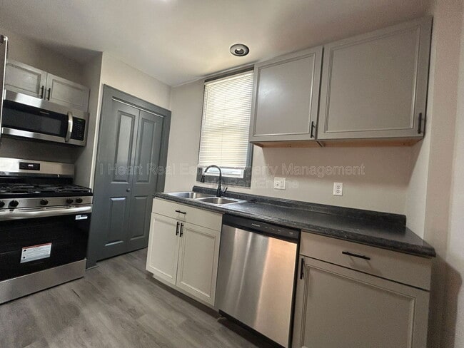 Building Photo - 1215 Sullivant Ave