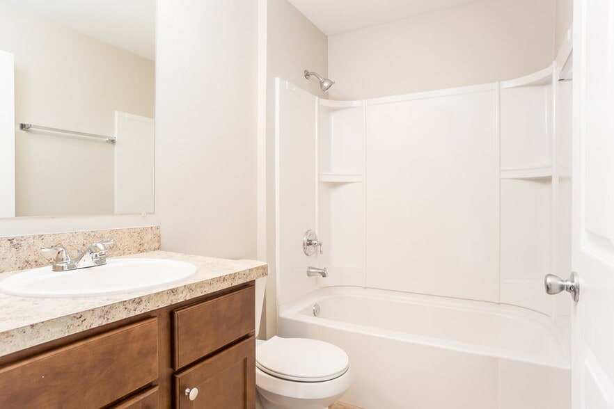 Building Photo - 142 Woodbury Pines Cir