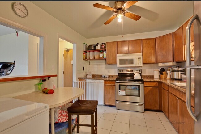 Building Photo - 205 N Ridge Ave