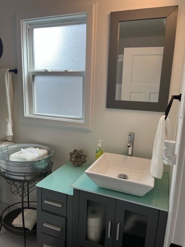 Building Photo - Cool 2 Bed House In Central COMO!