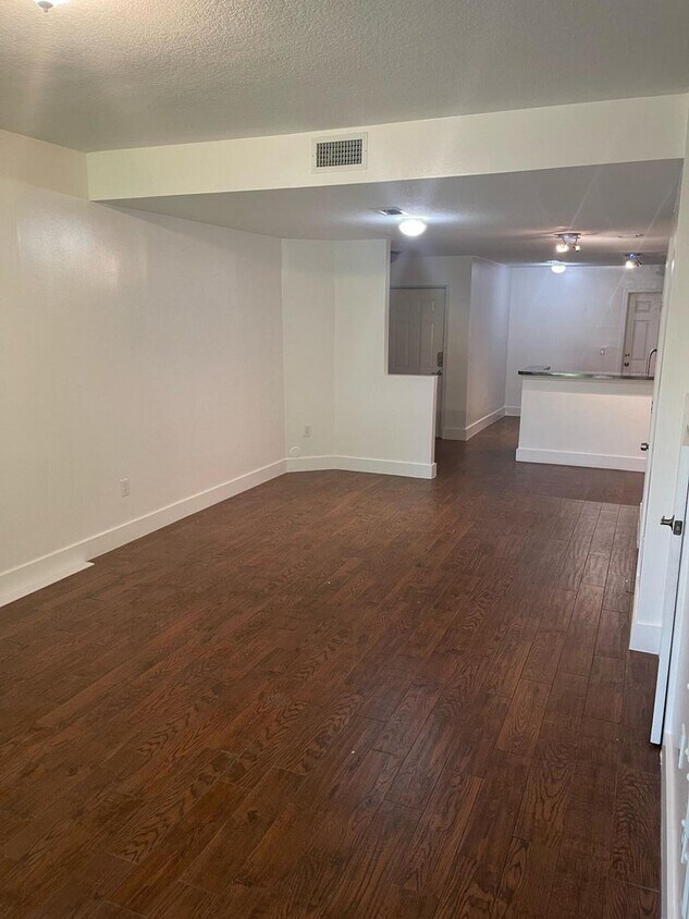 Building Photo - 4189 Crystal Lake Dr
