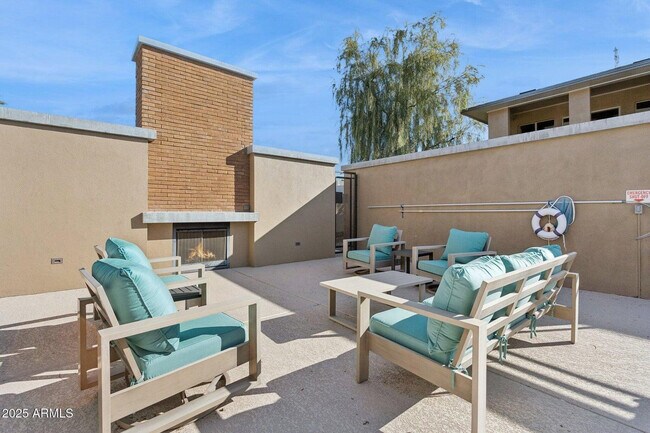 Building Photo - 1400 E Bethany Home Rd