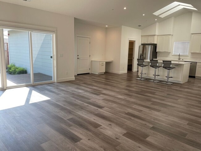 Building Photo - 3 bedroom 2 bath New Construction Coffey Park!!