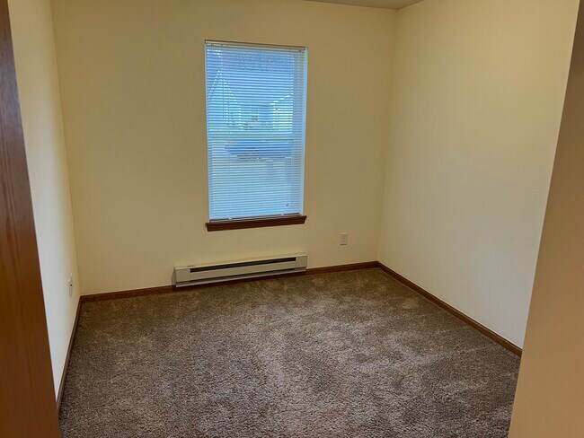 Building Photo - 1215 Salem Dr