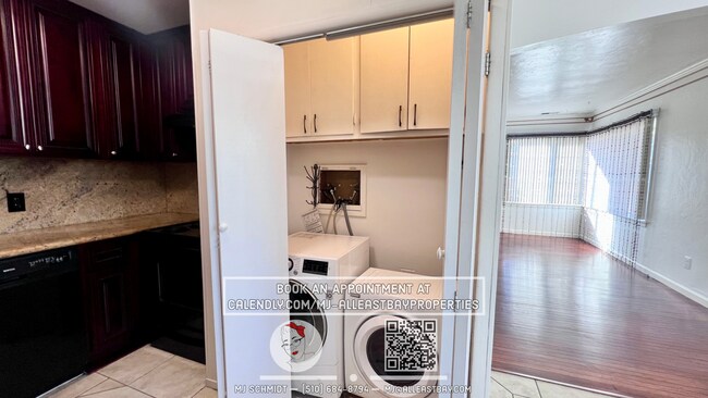 Building Photo - Beautiful 3 bedroom home with large backyard and garage