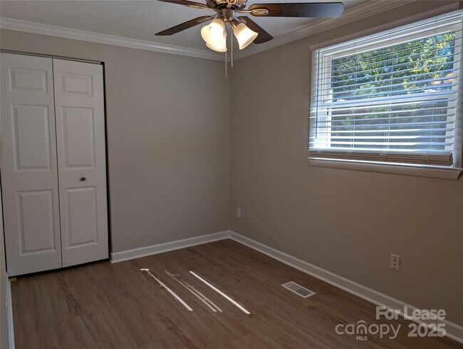 Building Photo - 5823 Rimerton Dr