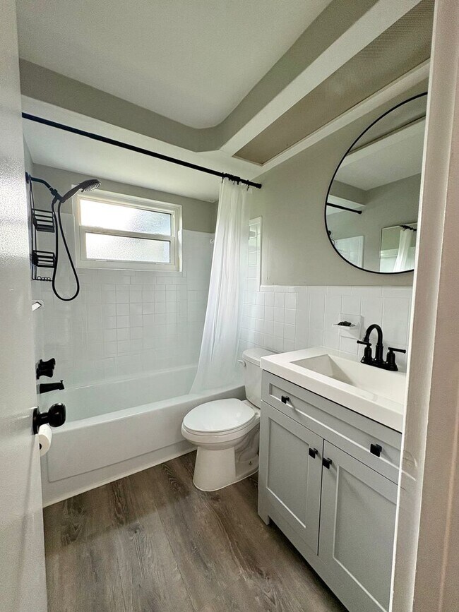 Building Photo - Fully Remodeled Beautiful Home with Bonus ...