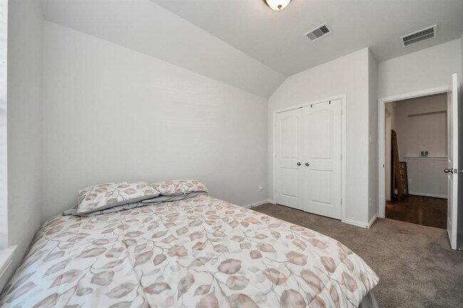 Building Photo - 7009 Terra Ln