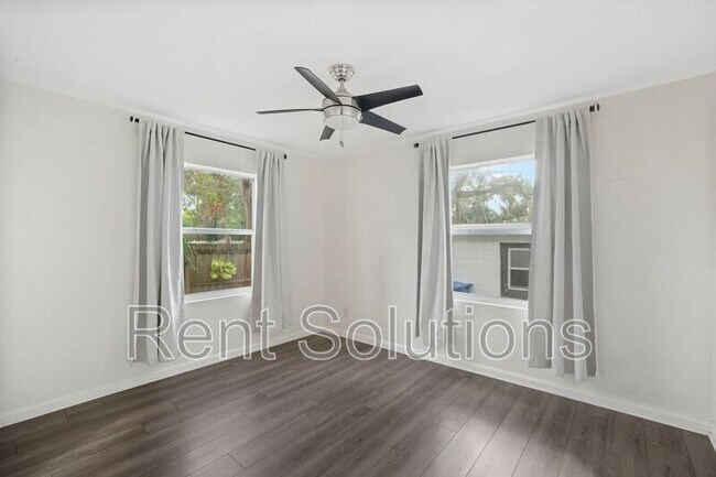 Building Photo - 725 35th St N