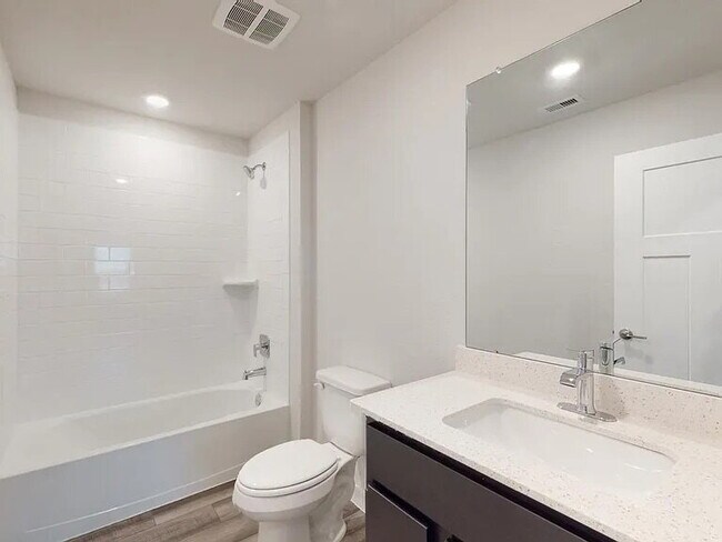 Building Photo - "Charming 3-Bedroom Retreat in College Station!"