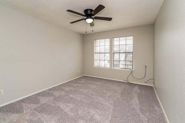 Building Photo - 200 Pecan Dr