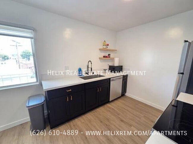 Building Photo - 1313 Huntington Dr