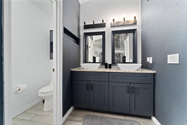 Building Photo - 5565 Loma Vista Loop