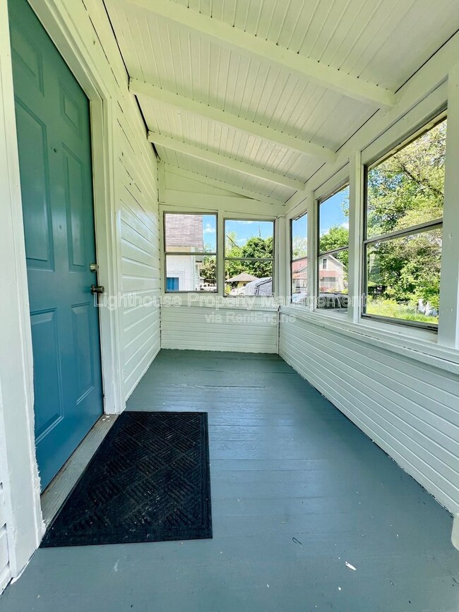 Building Photo - 708 Elizabeth St