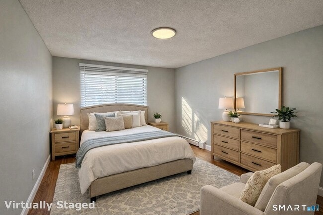 Building Photo - 1168 Main St