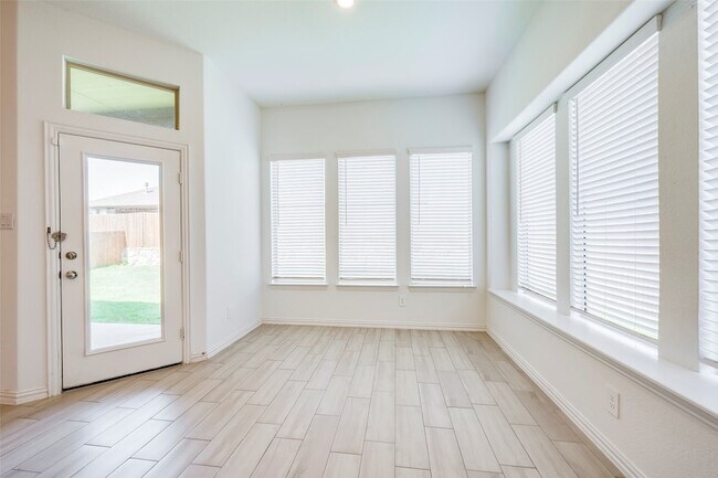 Building Photo - 14605 Little Water Dr