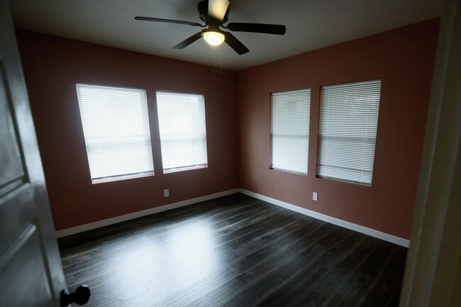 Building Photo - 2118 Berwick Ave